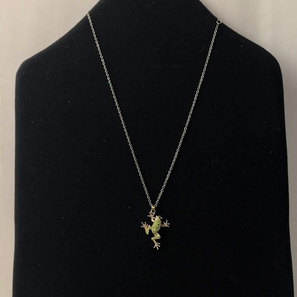 Green Rhinestone Frog Pendant Necklace Silver Tone Adjustable Chain 21 Inch